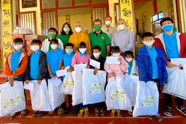 Gia đình cố ca sĩ Phi Nhung mang xuân ấm về Gia Lai