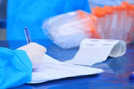 Ngày 23/1: Có 14.978 ca mắc COVID-19, số tử vong giảm mạnh còn 123 ca