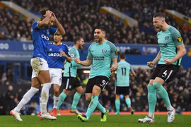 Kết quả Ngoại hạng Anh, Everton 2-3 Brighton: HLV Benitez đối mặt tương lai u ám