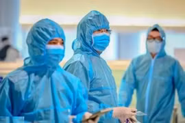 Sáng 3/1: Gần 1.000 bệnh nhân Covid-19 nặng đang thở máy, ECMO; Hà Nội là 1 trong 5 tỉnh, thành có F0 cao nhất cả nước