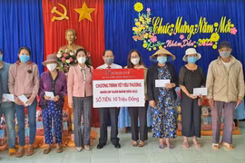 Agribank tại Gia Lai tặng 1.000 phần quà Tết trị giá 1 tỷ đồng cho hộ nghèo, gia đình chính sách