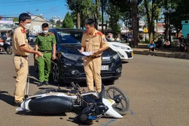 Pleiku: Va chạm giữa xe ô tô và xe máy, 1 người bị thương