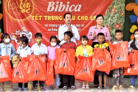 Tặng quà và tổ chức Trung thu cho thiếu nhi có hoàn cảnh khó khăn