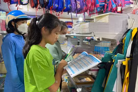 Đắk Nông: Học sinh thiếu sách giáo khoa, phụ huynh chạy hơn 60 km tìm sách