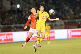 Chờ mưa bàn thắng cuộc đối đầu giữa Tiến Linh và Công Phượng, Văn Toàn