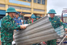 57 người bị thương và hàng ngàn ngôi nhà bị sập, hư hỏng do bão số 4