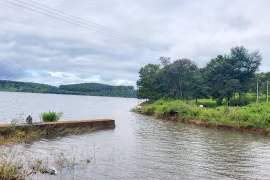 Vỡ đập tràn ngăn chia 2 hồ của Biển Hồ