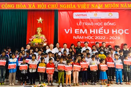 Viettel Gia Lai trao học bổng cho học sinh nghèo học giỏi huyện Mang Yang