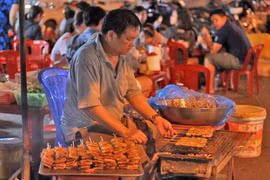 Chợ đêm ẩm thực phố núi Pleiku: Tại sao không?