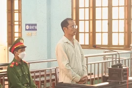Lãnh 8 năm tù vì buôn bán thuốc lá lậu