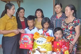 Phụ nữ thị trấn Kbang hưởng ứng chương trình "Mẹ đỡ đầu"