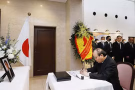 Chủ tịch nước Nguyễn Xuân Phúc dự lễ quốc tang cựu Thủ tướng Abe Shinzo