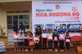 "Tiếp sức" học sinh đến trường