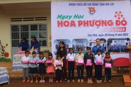 "Tiếp sức" học sinh đến trường