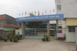 Nữ sinh lớp 9 rơi từ lầu 3 trường học ở Tiền Giang