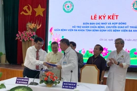 Bệnh viện Đa khoa tỉnh Bình Định và Gia Lai ký kết hợp đồng hỗ trợ khám-chữa bệnh