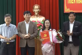 Huyện ủy Mang Yang công bố quyết định về công tác cán bộ