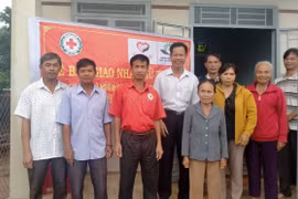 Chư Sê: Bàn giao nhà "Chữ thập đỏ" cho hộ nghèo