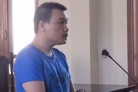 Quảng Ngãi: Nhậu xong, nhớ chuyện bị đuổi học, tìm chém thầy giáo cũ