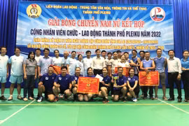 Pleiku: Công đoàn Văn hóa-Thông tin vô địch Giải bóng chuyền nam-nữ kết hợp
