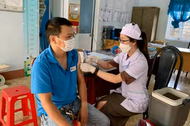 Tỷ lệ tiêm mũi 1, mũi 2 vắc xin phòng Covid-19 cho trẻ từ 5 đến dưới 12 tuổi tại nhiều tỉnh, thành còn thấp