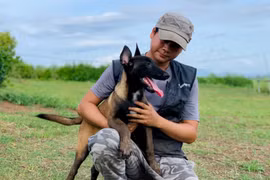 Chàng trai huấn luyện chó thu về 350 triệu đồng/tháng