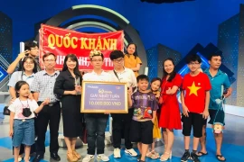 Nam sinh Đặng Quốc Khánh, Trường chuyên Hùng Vương giành "vé" vào cuộc thi tháng cuối cùng của Olympia năm 2022