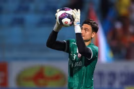 Đặng Văn Lâm tỏa sáng ra mắt CLB Bình Định, Thành Chung có lời hẹn bất ngờ