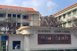 Truy tố cựu Giám đốc Bệnh viện Mắt TP. Hồ Chí Minh và 7 đồng phạm can thiệp 'sâu' vào đấu thầu