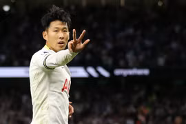Son Heung-min 'giải cơn hạn' bằng cú hat-trick trong trận mưa bàn thắng