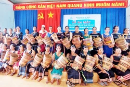 Từ chuyện phụ nữ Tây Nguyên mang gùi ra chợ