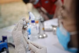 Ngày 18/9: Số ca COVID-19 mới giảm còn 1.891 ca, 1 ca tử vong