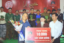 Trao 10.000 cây sâm Ngọc Linh giống cho hộ nghèo người DTTS