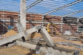 Bình Định lập tổ công tác điều tra sự cố sập tường công trình