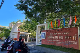 Đà Nẵng: Một giảng viên đại học nhờ sinh viên thi hộ