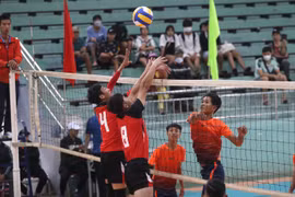 Bóng chuyền, Bơi lội, Cờ tướng và Cờ vua bước vào tranh tài