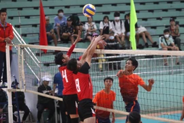 Bóng chuyền, Bơi lội, Cờ tướng và Cờ vua bước vào tranh tài