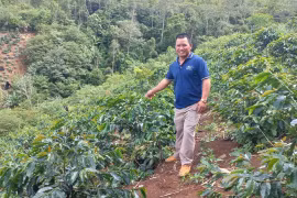 Nuôi lung tung, trồng đủ thứ, một Nông dân Việt Nam xuất sắc đến từ Kon Tum bỏ túi tiền tỷ/năm