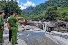 Rủ nhau ra suối tắm, hai học sinh bị đuối nước