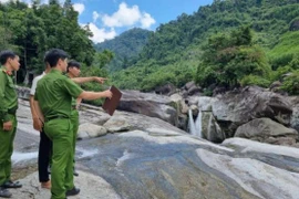 Rủ nhau ra suối tắm, hai học sinh bị đuối nước