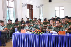 Bồi dưỡng hoàn thiện kiến thức tương đương trình độ trung cấp lý luận chính trị cho 99 học viên