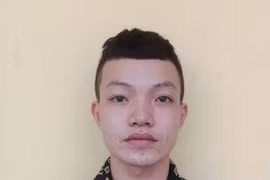 Bị khởi tố tội bắt giữ người trái pháp luật vì giữ người yêu trong phòng ngủ