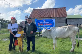 Ia Pa: Trao sinh kế cho học sinh nghèo