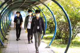 Tự chủ đại học: Đừng đẩy gánh nặng tài chính về người học