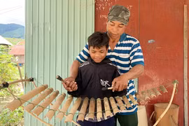 Cựu chiến binh xã Đak Song nặng lòng với nghề truyền thống