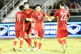 Văn Quyết tiếp tục 'đốn tim' HLV Park Hang-seo