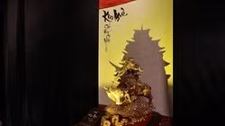 Chiêm ngưỡng tuyệt phẩm Bát Tràng "Trâu vàng hóa thuyền buồm" hút khách dịp Tết Tân Sửu