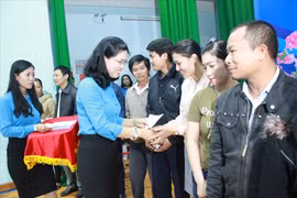 Thưởng Tết ở Gia Lai: Mỗi cây mỗi hoa...