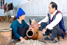 Rah Lan Tip: Già làng gương mẫu đi đầu