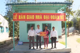 Chư Păh: Bàn giao 3 căn nhà cho hộ nghèo